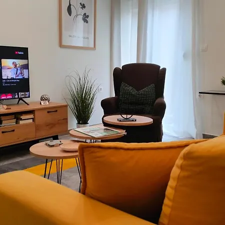 N&k Yellow Pearl Flat Apartment Volos